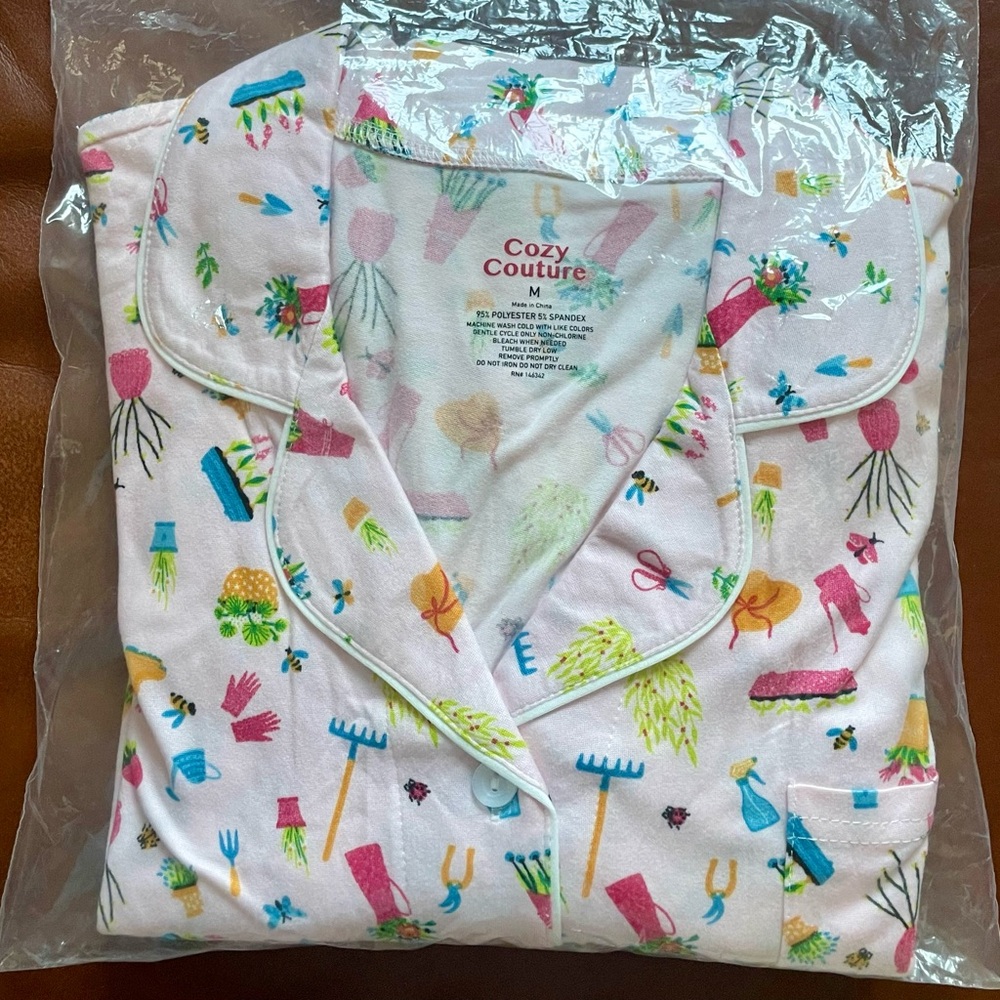 BNWT! Unbranded Sample, “the garden club” short sleeve, capri, PJs, pale pink